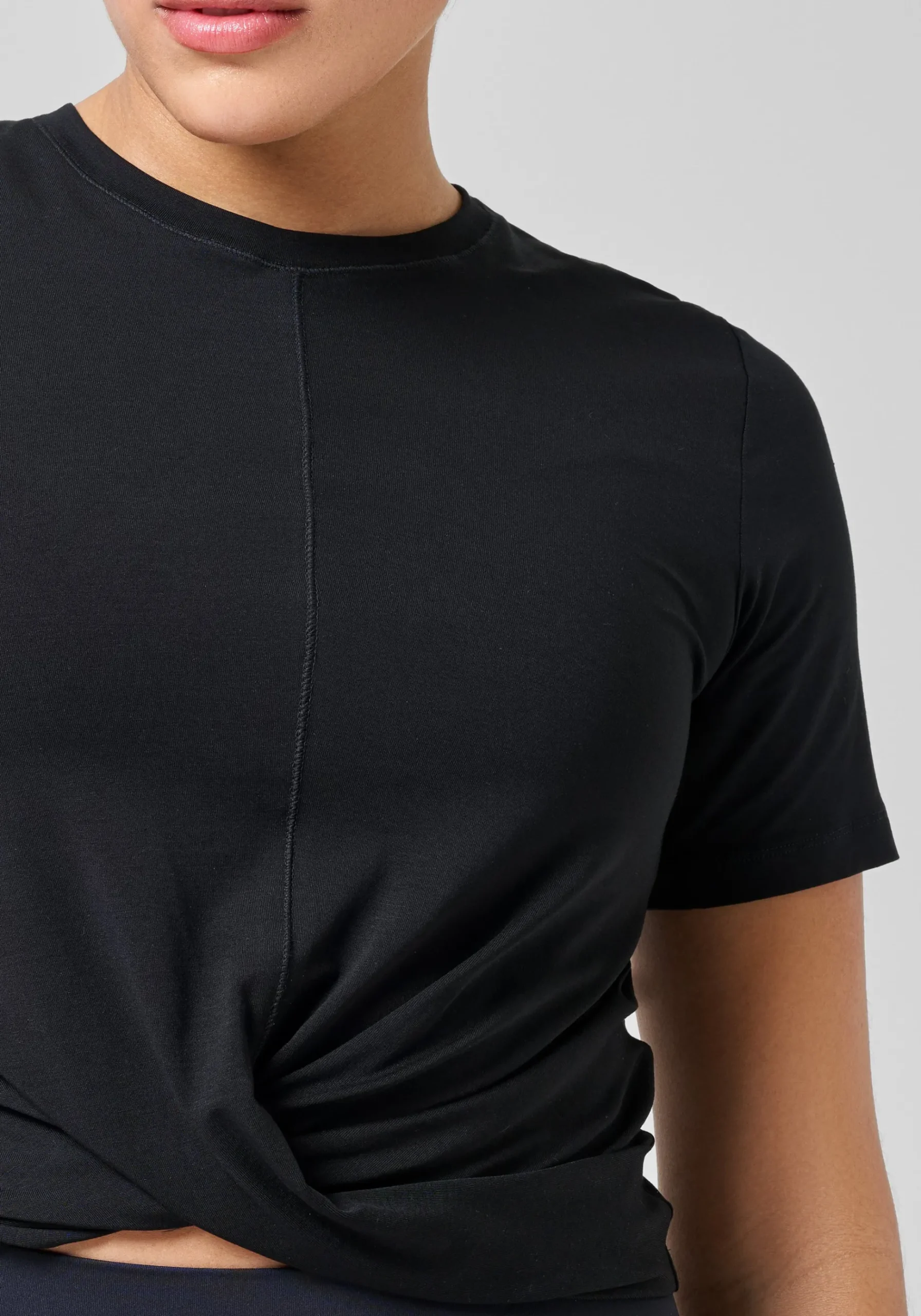 Delight Short Wrap Tee - Black
