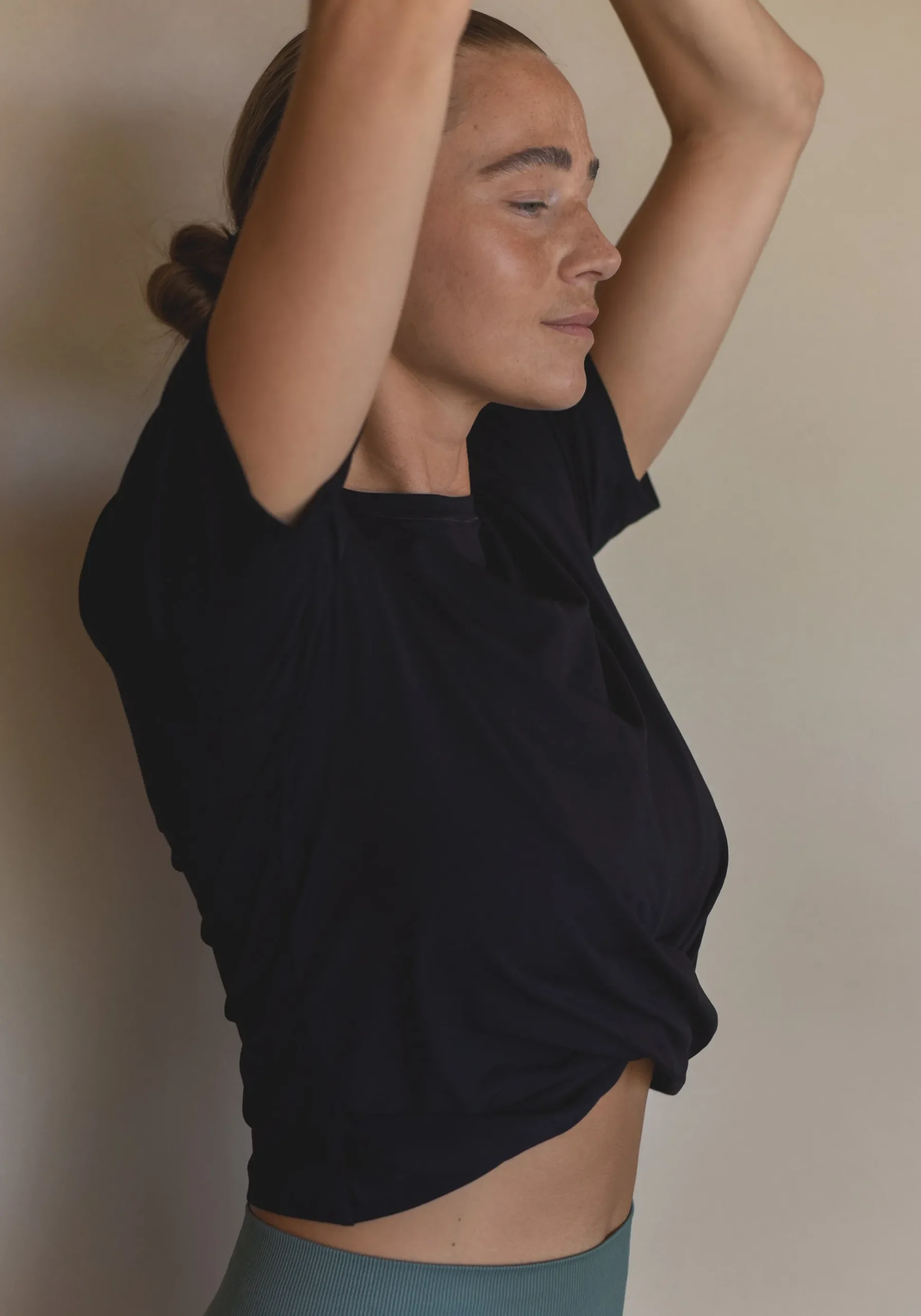 Delight Short Wrap Tee - Black